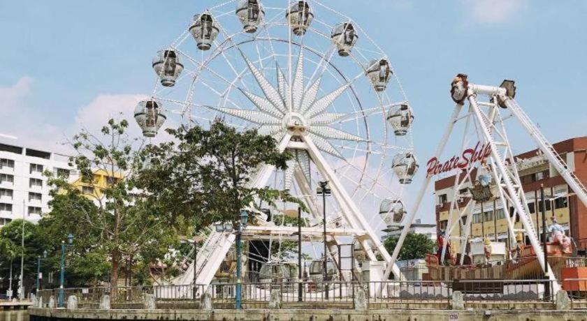 Hotel Zamburger Plaza Mahkota Malacca Exteriör bild