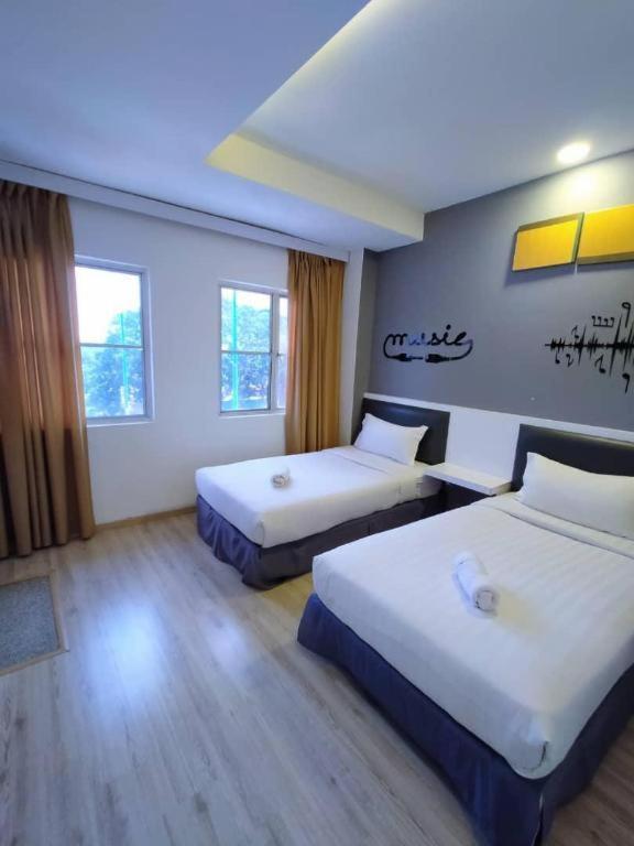 Hotel Zamburger Plaza Mahkota Malacca Exteriör bild